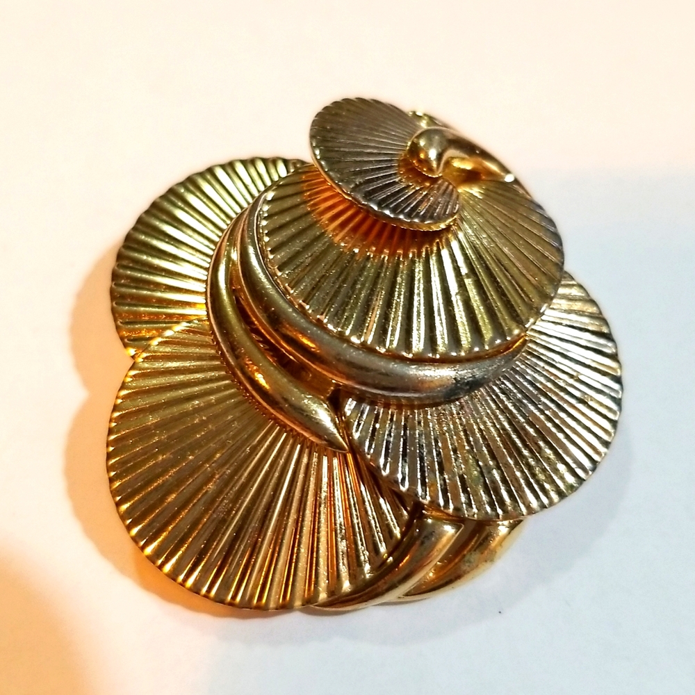 Vintage BOUCHER #6183 Asian Fan Brooch Goldtone
